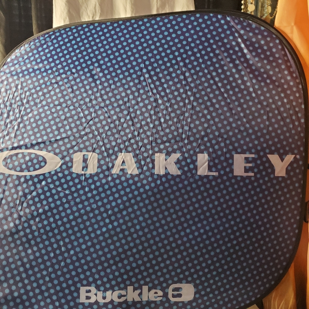 Buckle Oakley windshield front and back visor